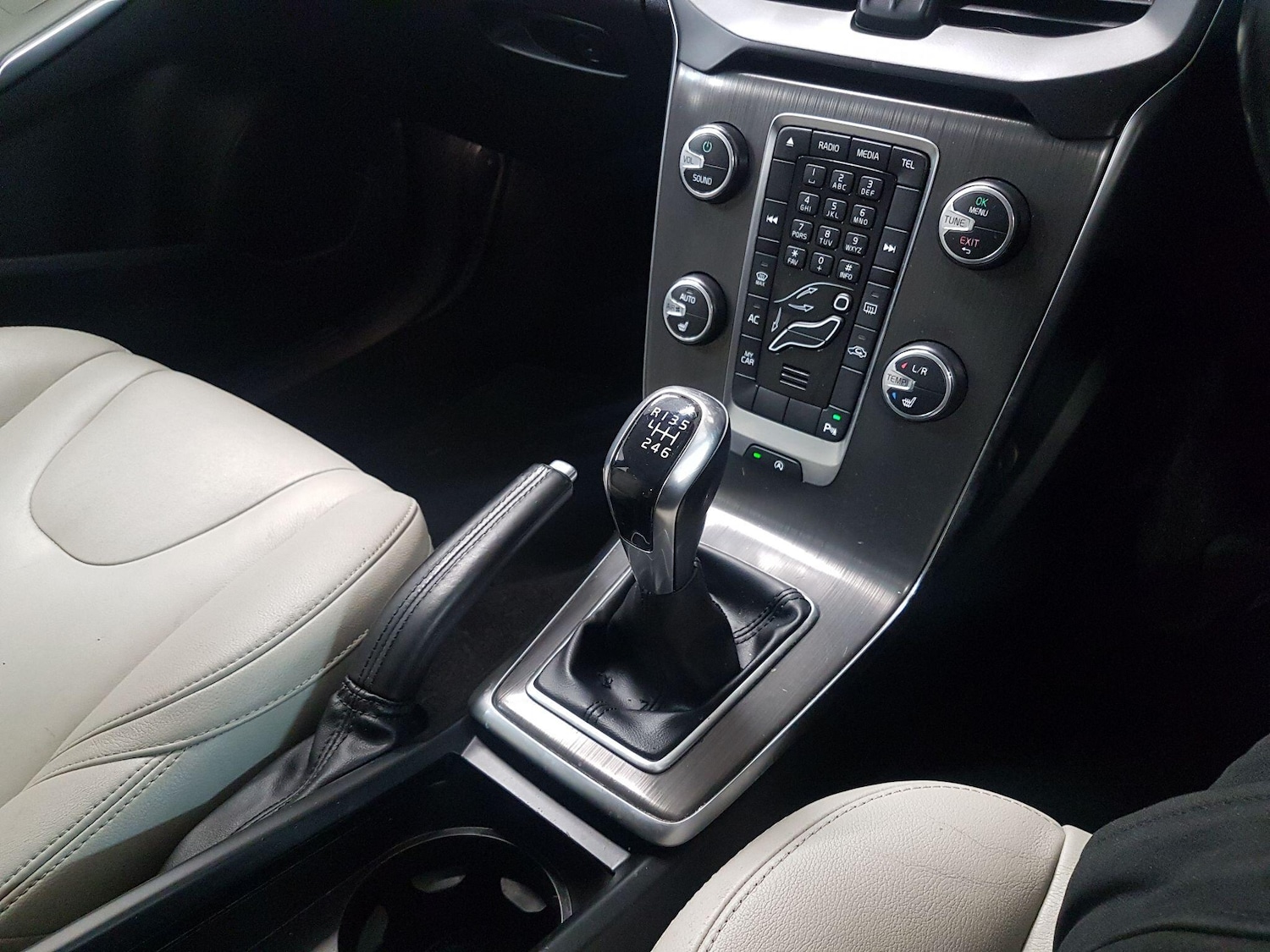 Used Volvo V40 2015 for sale - 77109772: Photo 11