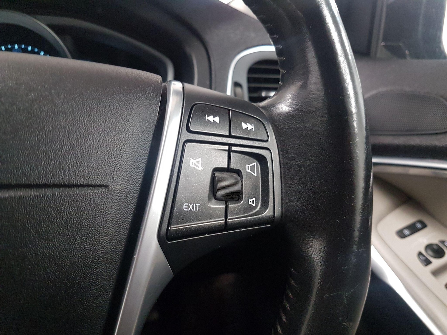 Used Volvo V40 2015 for sale - 77109772: Photo 19