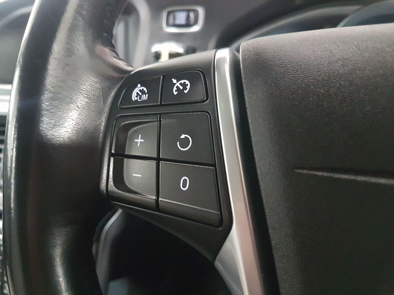 Used Volvo V40 2015 for sale - 77109772: Photo 20