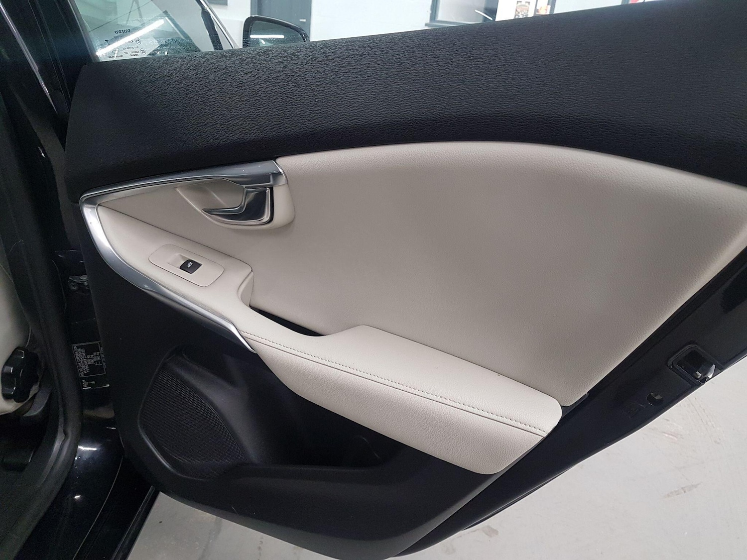 Used Volvo V40 2015 for sale - 77109772: Photo 24