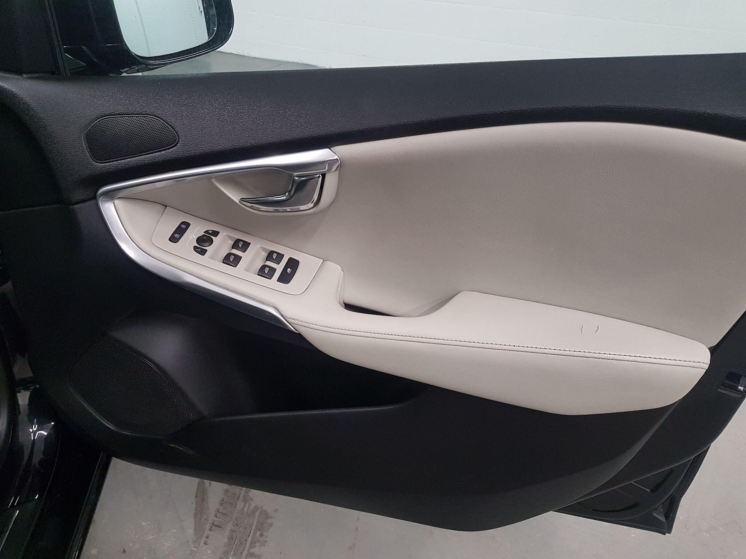Used Volvo V40 2015 for sale - 77109772: Photo 25