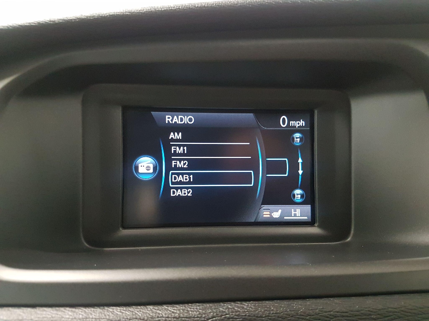 Used Volvo V40 2015 for sale - 77109772: Photo 26