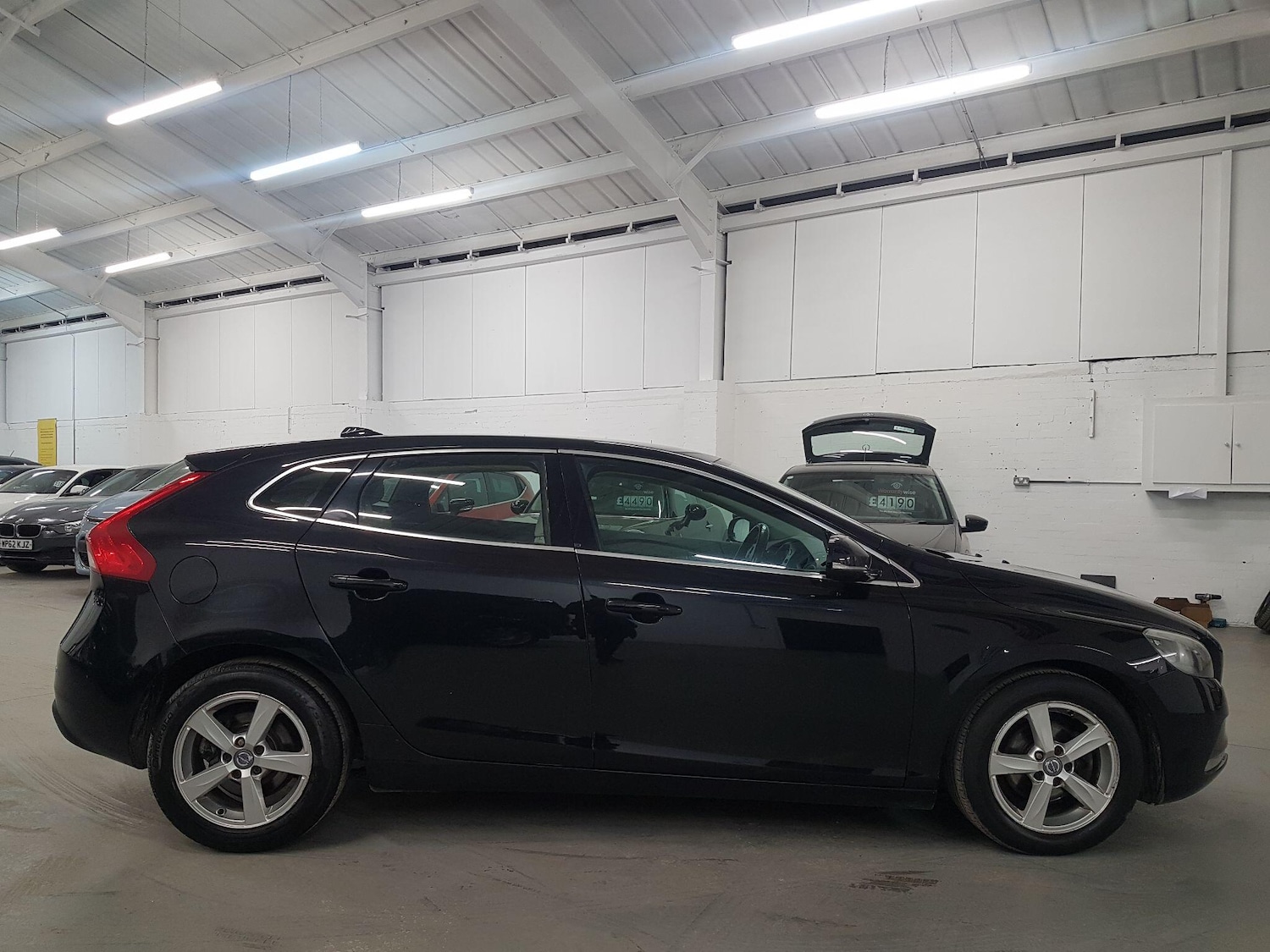 Used Volvo V40 2015 for sale - 77109772: Photo 9