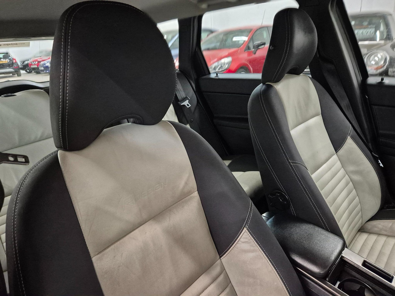 Used Volvo V50 2010 for sale - 77131781: Photo 30