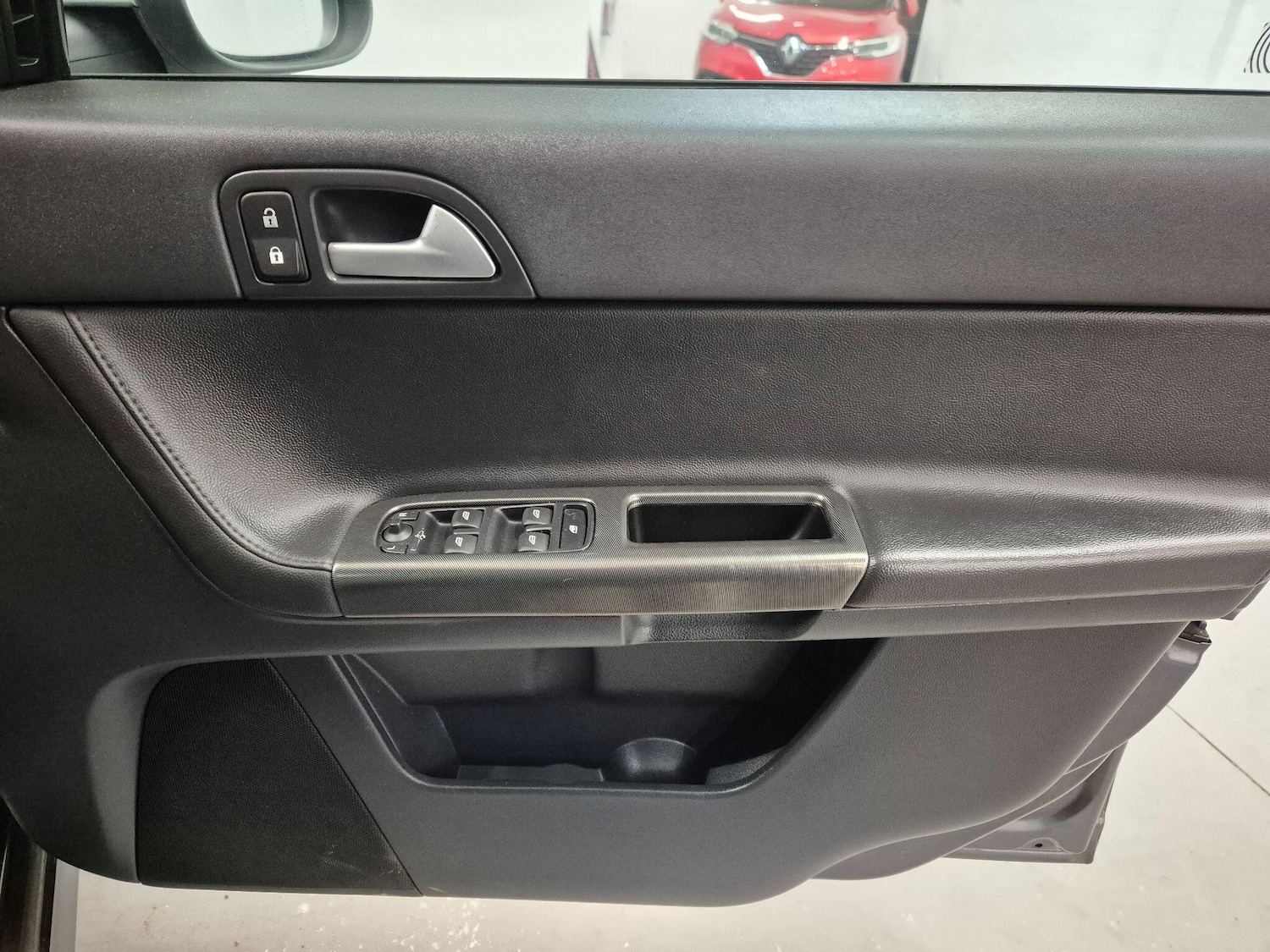 Used Volvo V50 2010 for sale - 77131781: Photo 34