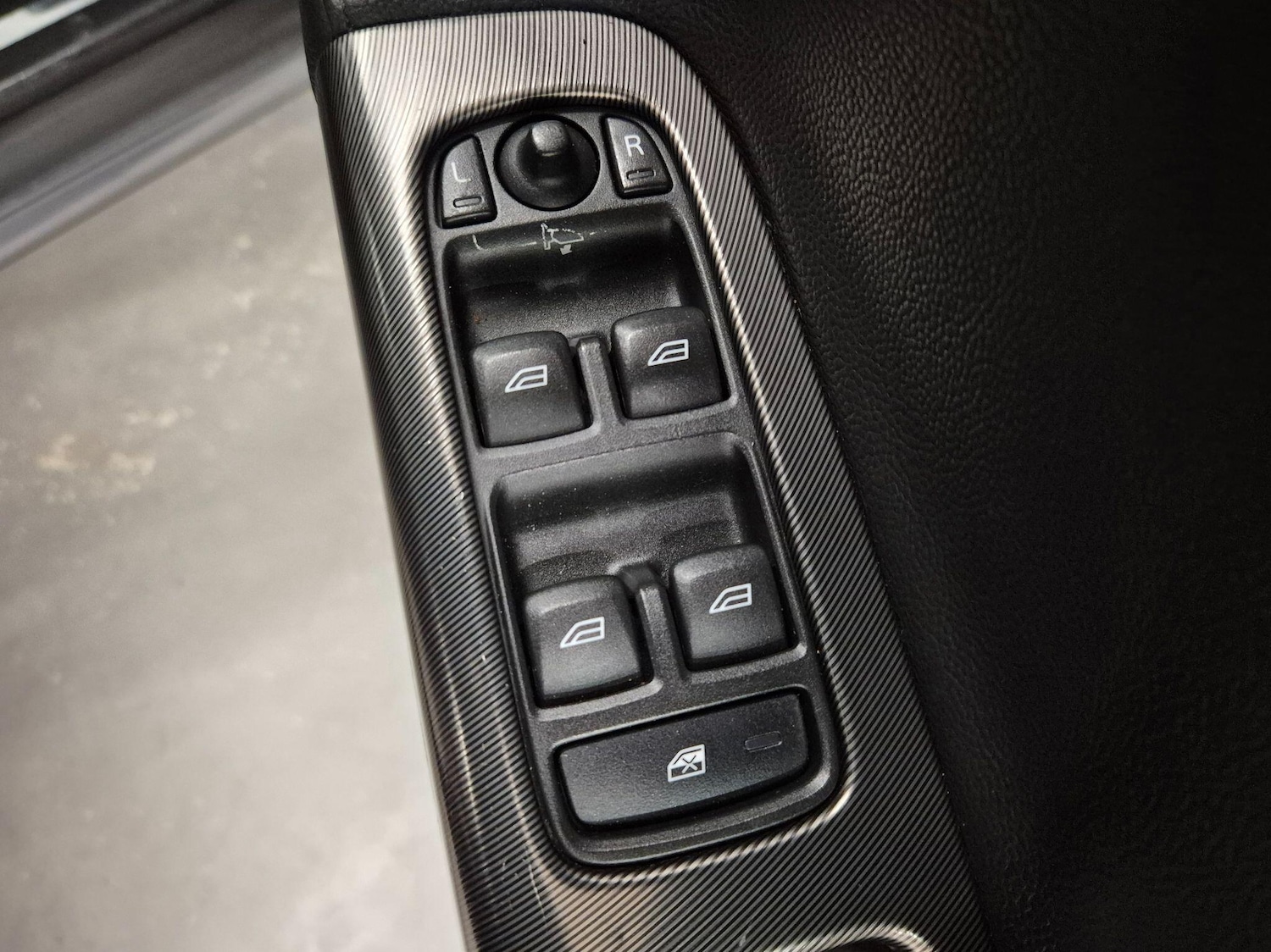 Used Volvo V50 2010 for sale - 77131781: Photo 36