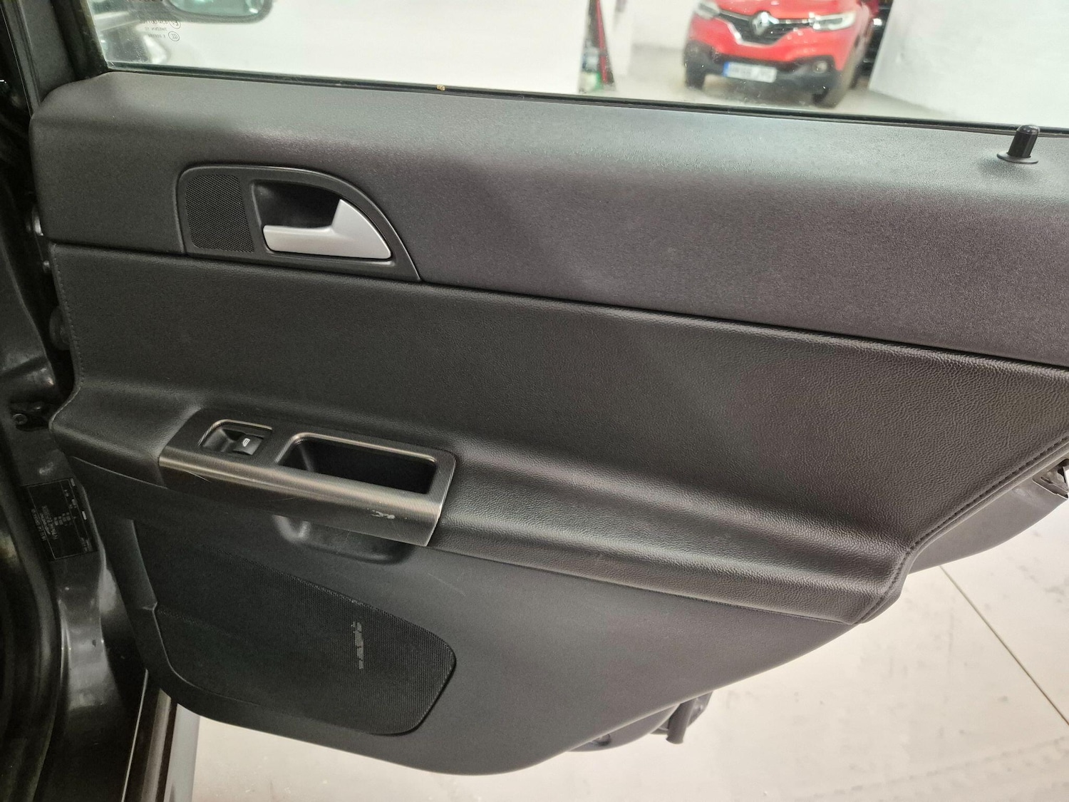 Used Volvo V50 2010 for sale - 77131781: Photo 37