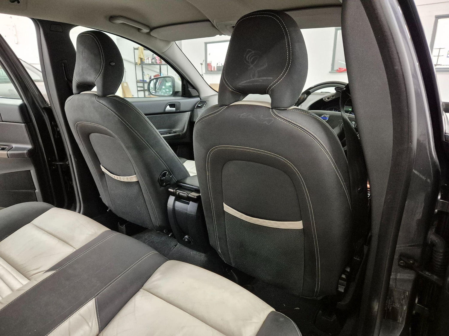 Used Volvo V50 2010 for sale - 77131781: Photo 39