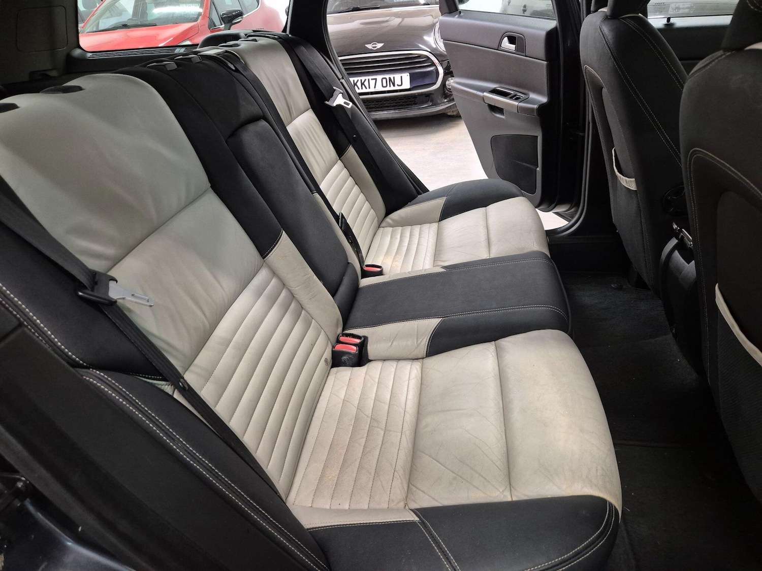 Used Volvo V50 2010 for sale - 77131781: Photo 40