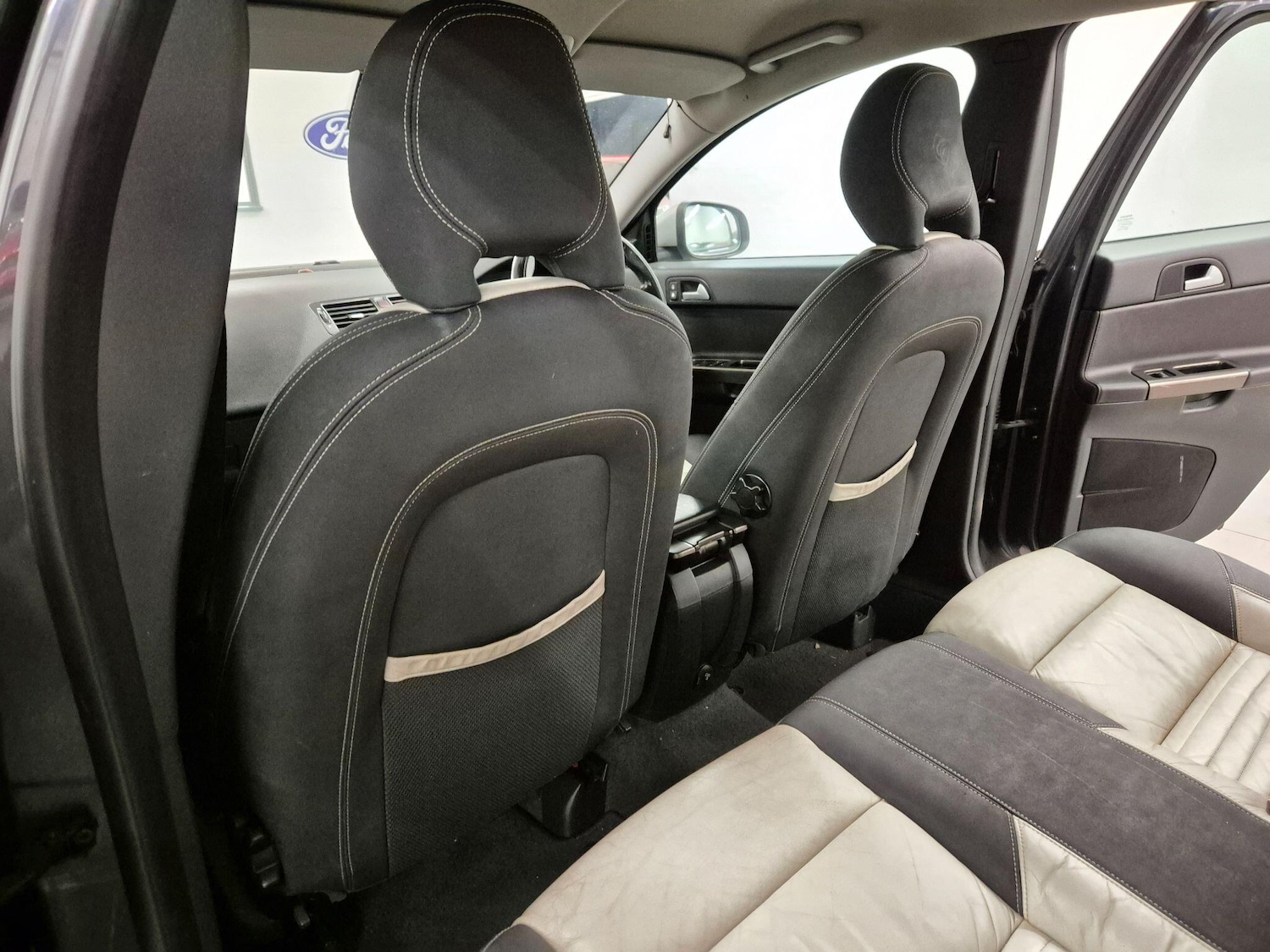 Used Volvo V50 2010 for sale - 77131781: Photo 46