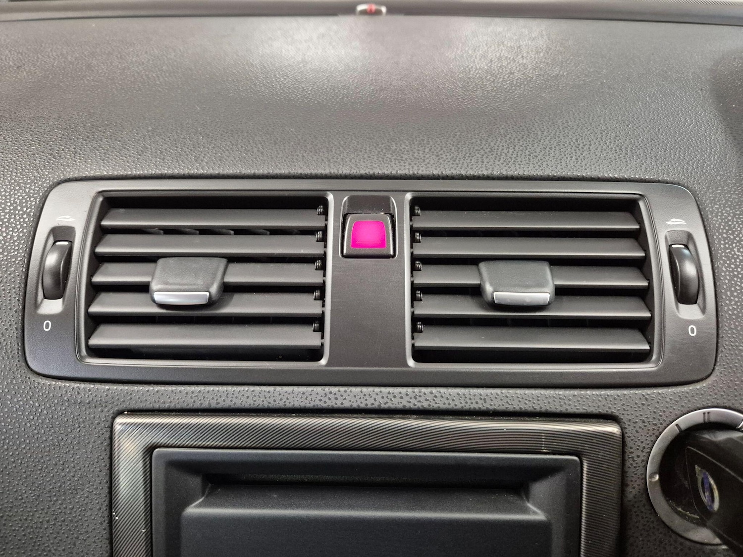 Used Volvo V50 2010 for sale - 77131781: Photo 57