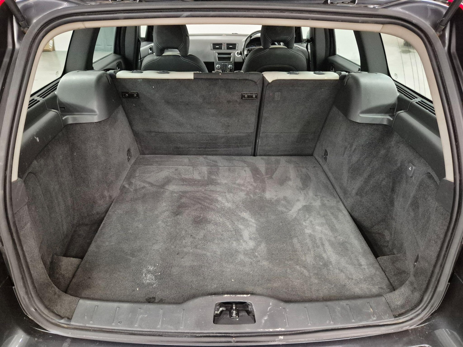 Used Volvo V50 2010 for sale - 77131781: Photo 76