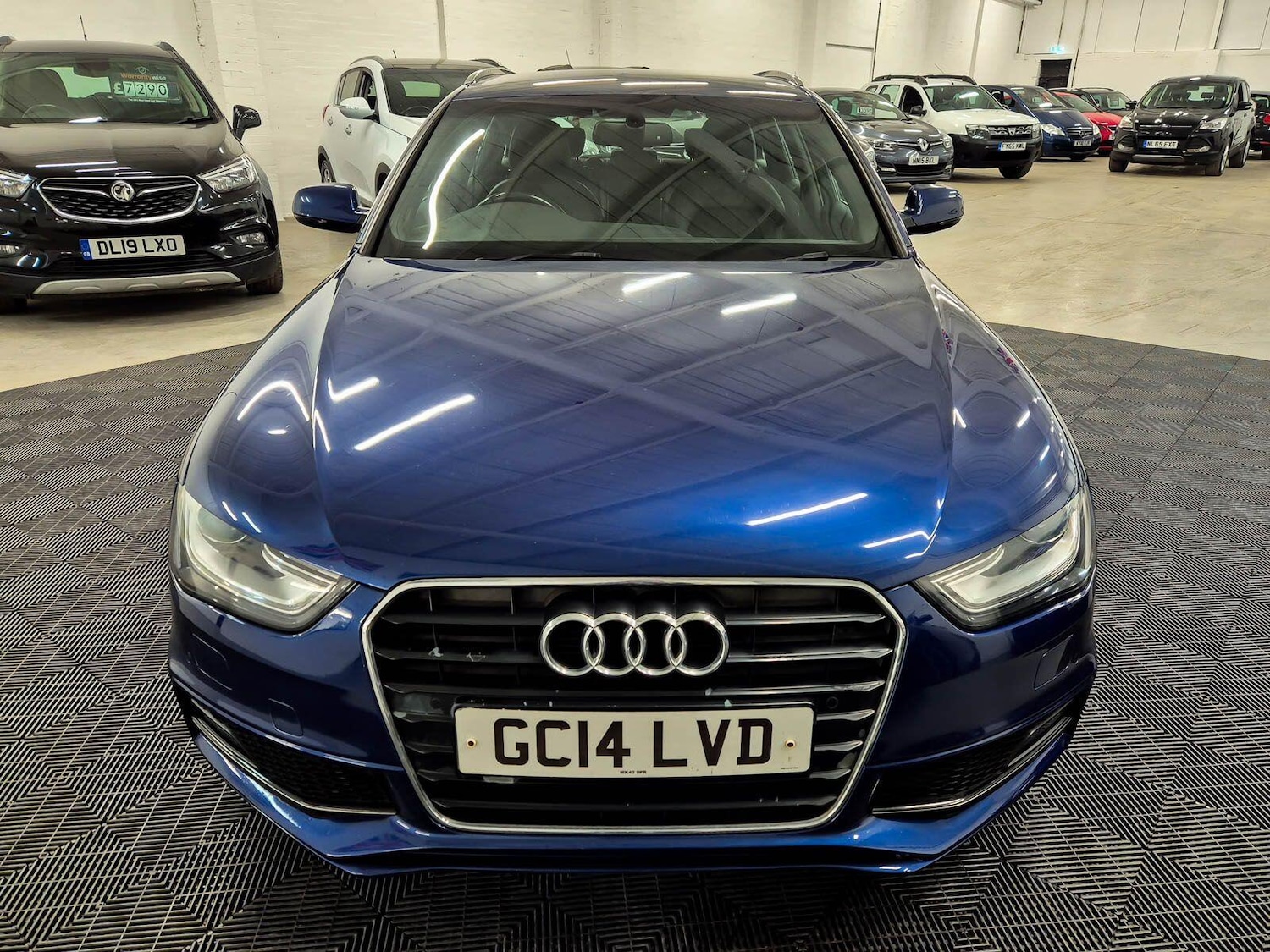 Used Audi A4 2014 for sale - 77425553: Photo 2