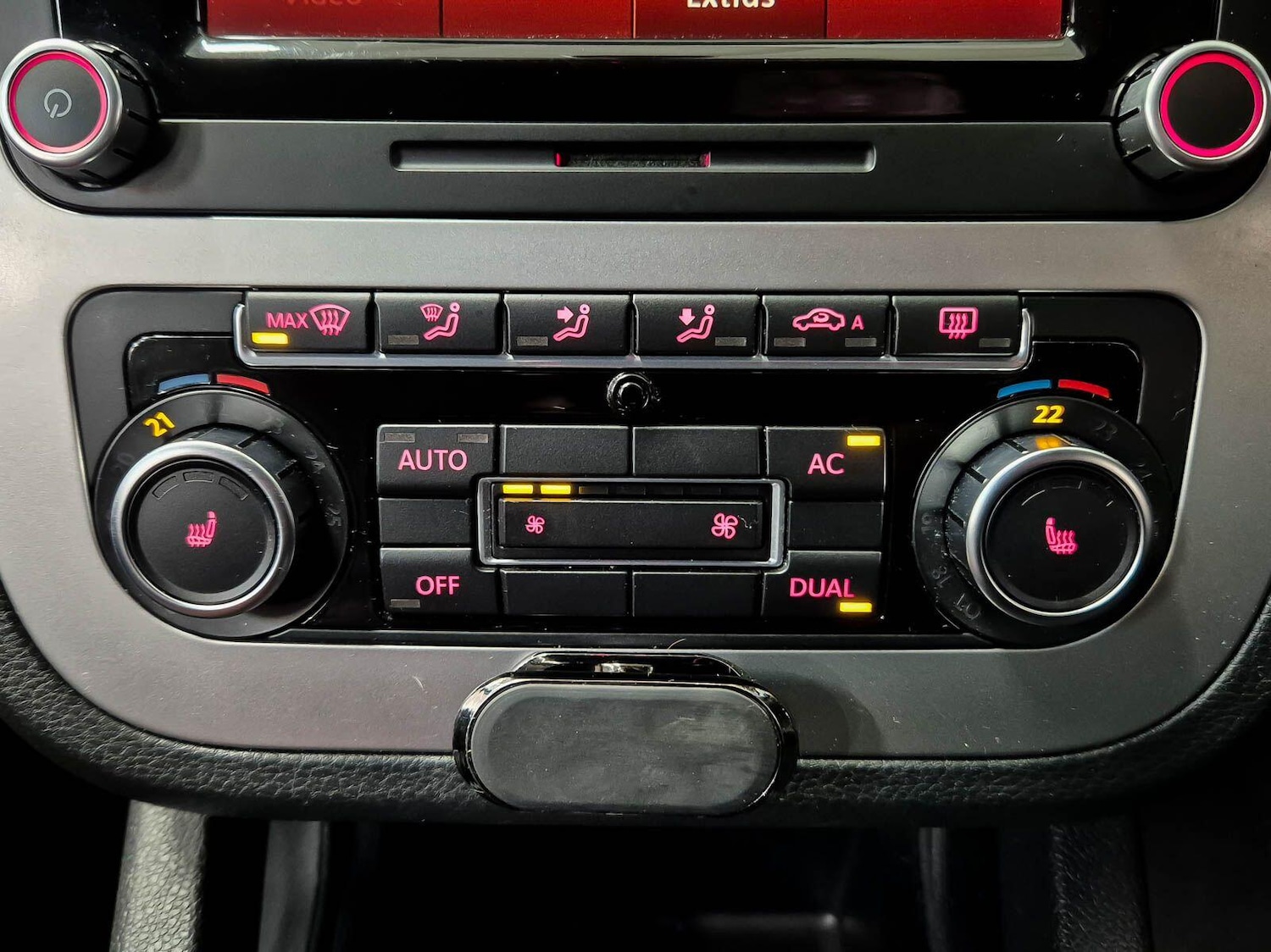 Used Volkswagen Scirocco 2010 for sale - 77015329: Photo 61