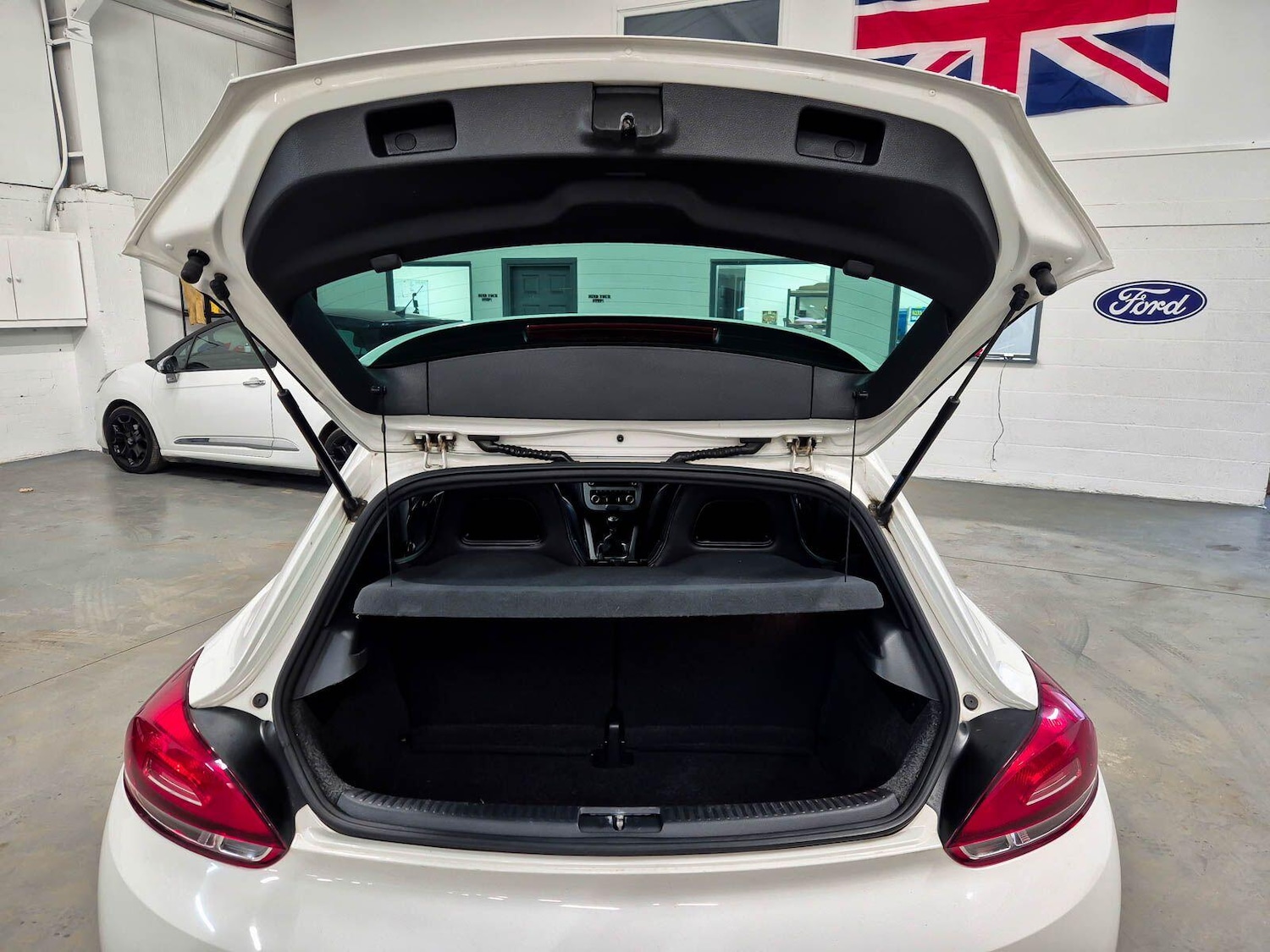 Used Volkswagen Scirocco 2010 for sale - 77015329: Photo 75