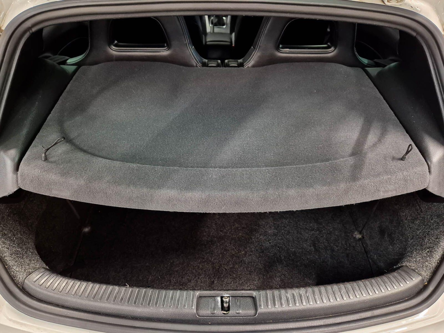 Used Volkswagen Scirocco 2010 for sale - 77015329: Photo 76