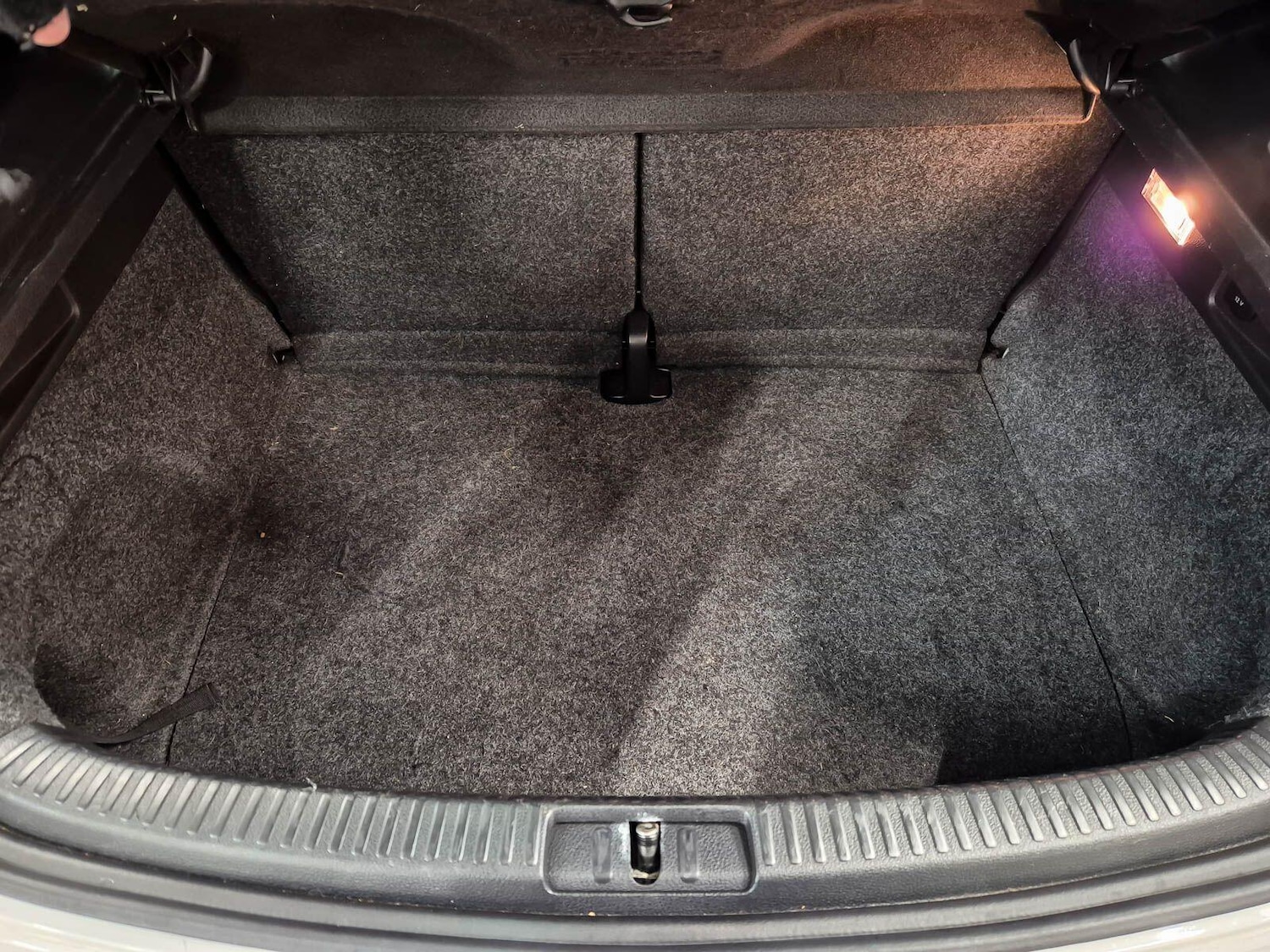 Used Volkswagen Scirocco 2010 for sale - 77015329: Photo 77