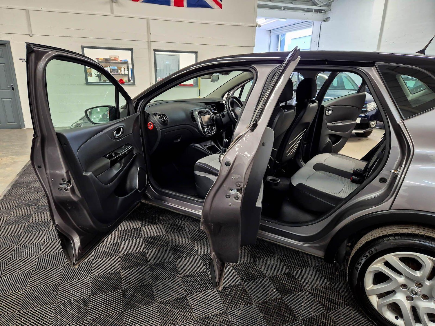 Used Renault Captur 2017 for sale - 77626062: Photo 31