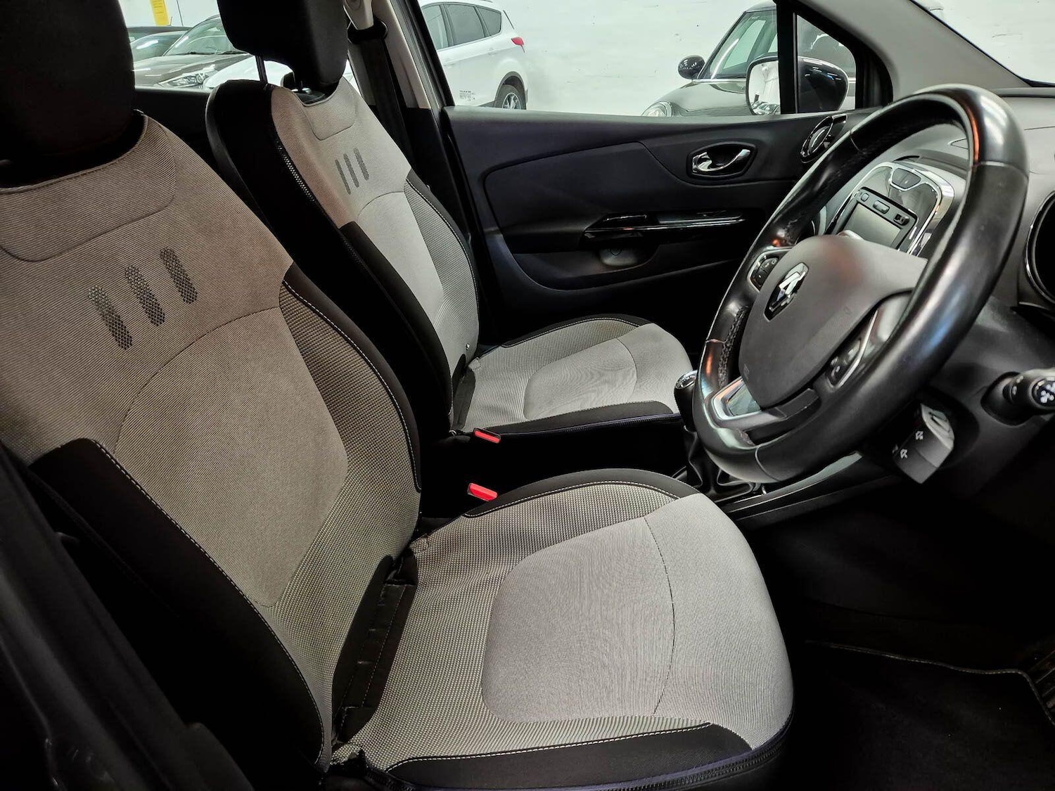 Used Renault Captur 2017 for sale - 77626062: Photo 38