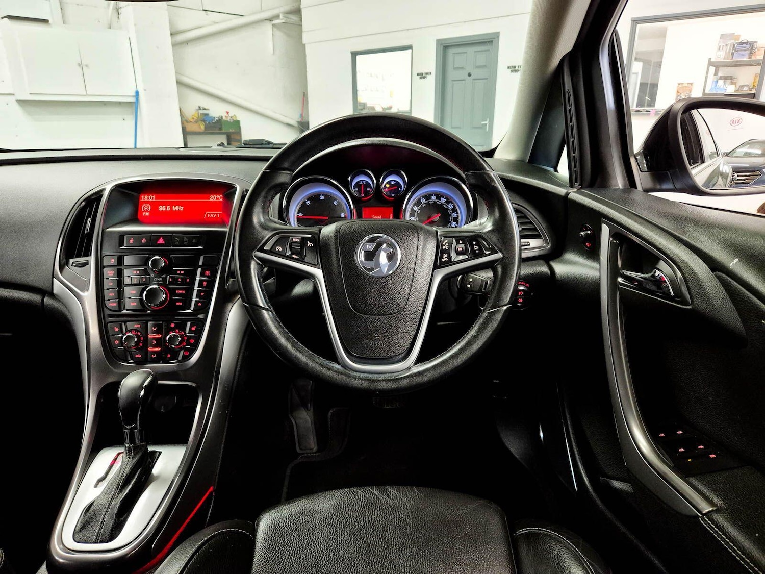 Used Vauxhall Astra 2012 for sale - 78170176: Photo 17