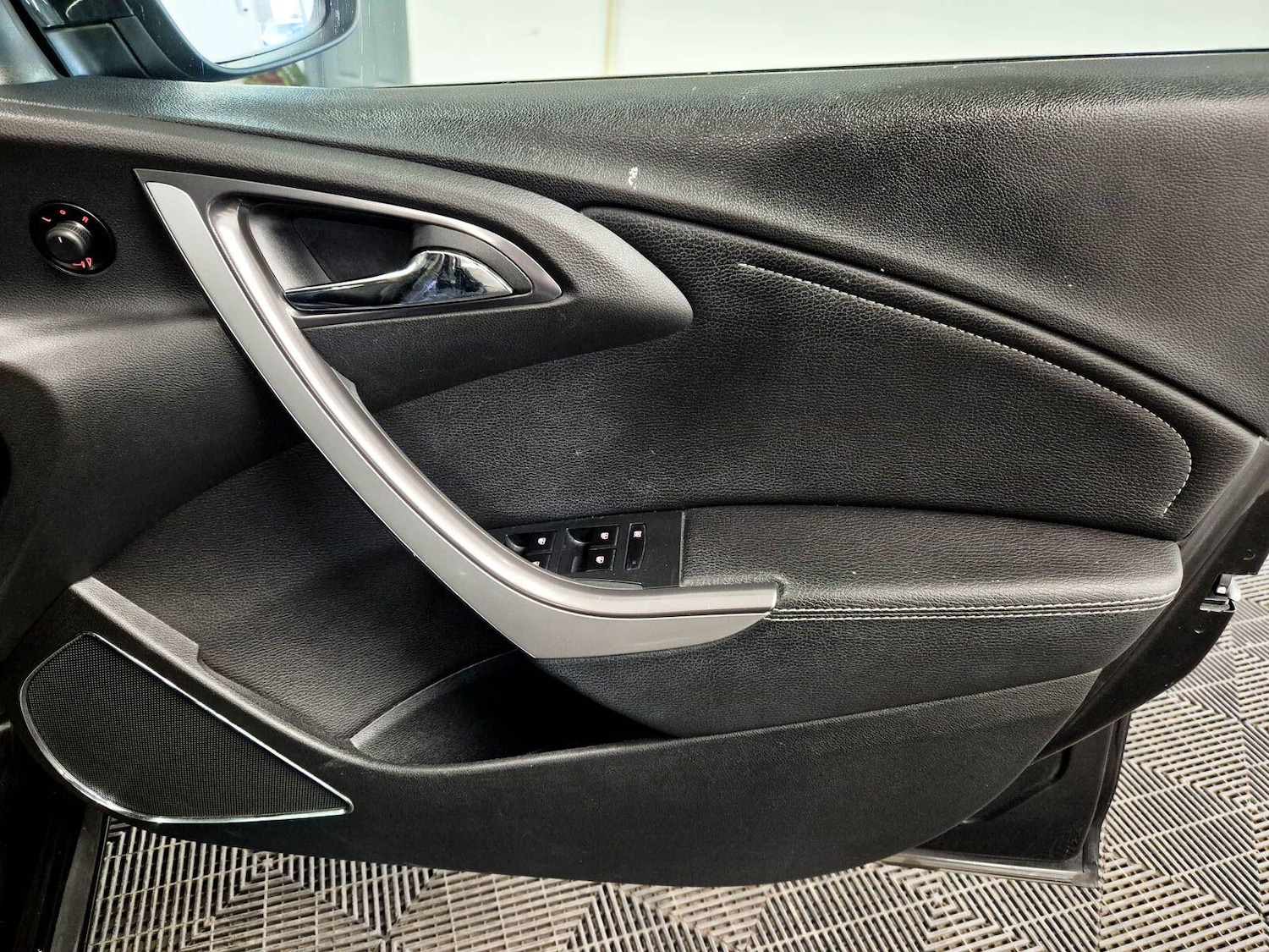 Used Vauxhall Astra 2012 for sale - 78170176: Photo 23