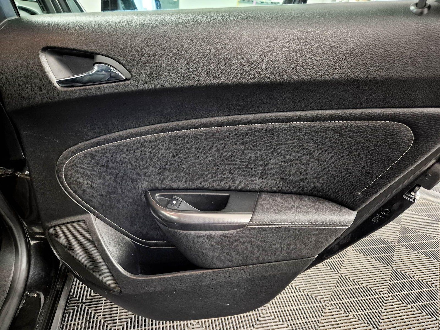 Used Vauxhall Astra 2012 for sale - 78170176: Photo 28