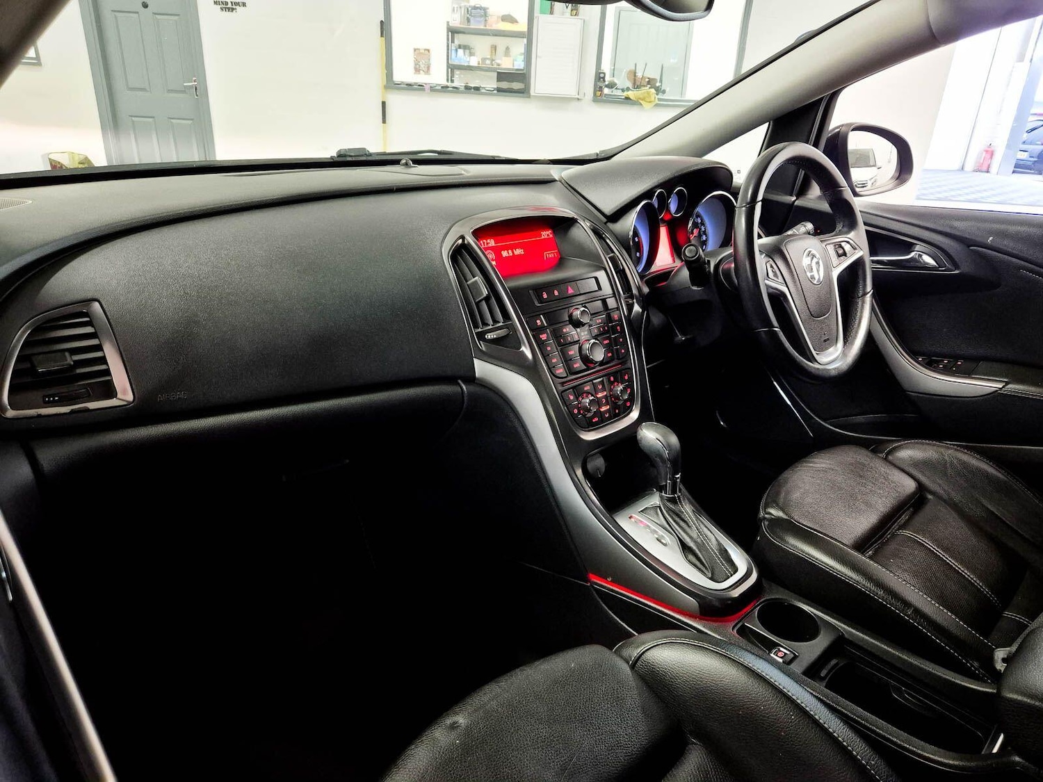 Used Vauxhall Astra 2012 for sale - 78170176: Photo 38