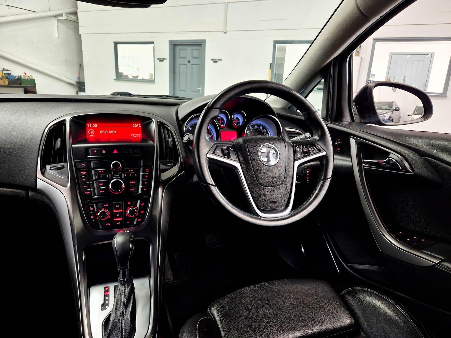 Used Vauxhall Astra 2012 for sale - 78170176: Photo 39