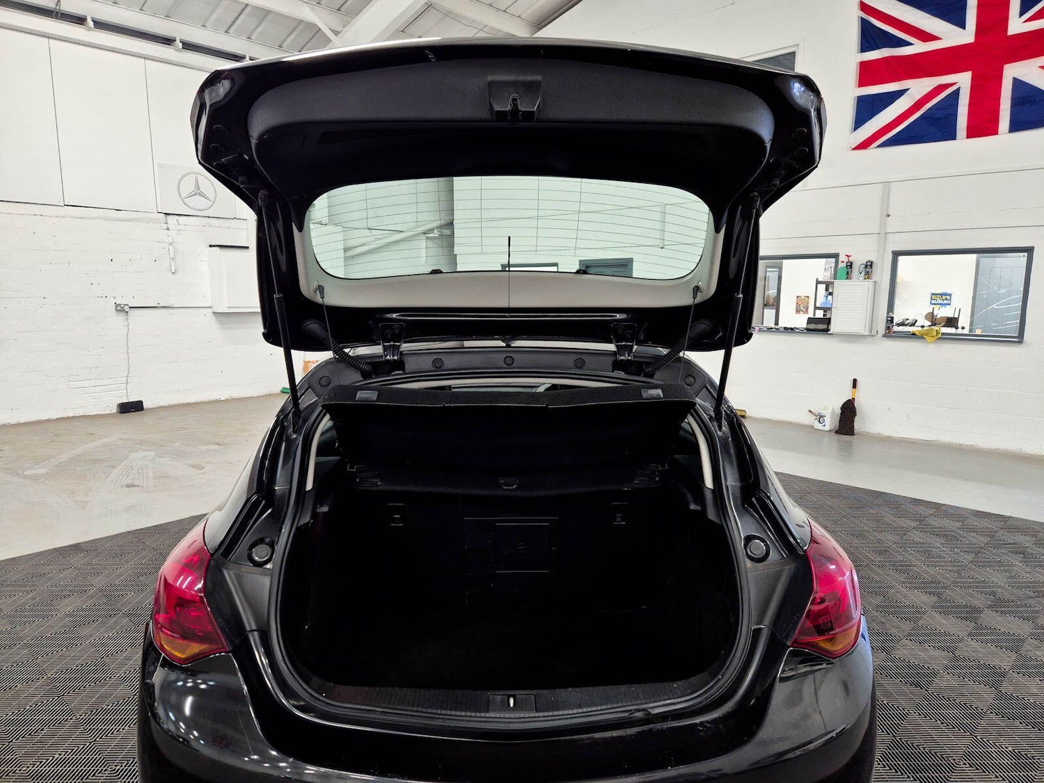 Used Vauxhall Astra 2012 for sale - 78170176: Photo 46