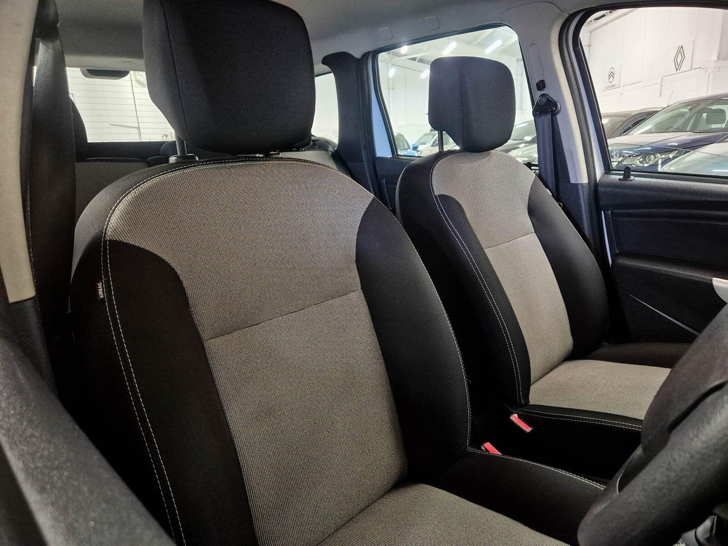 Used Dacia Duster 2015 for sale - 78072111: Photo 3