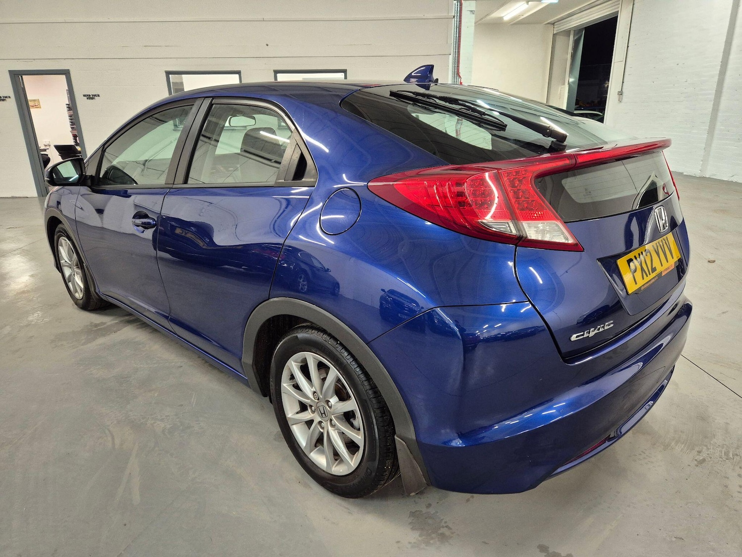 Used Honda Civic 2012 for sale - 76700826: Photo 6