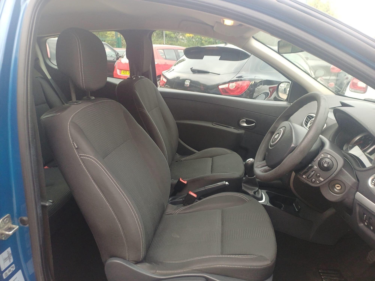 Used Renault Clio 2011 for sale - 76166421: Photo 11
