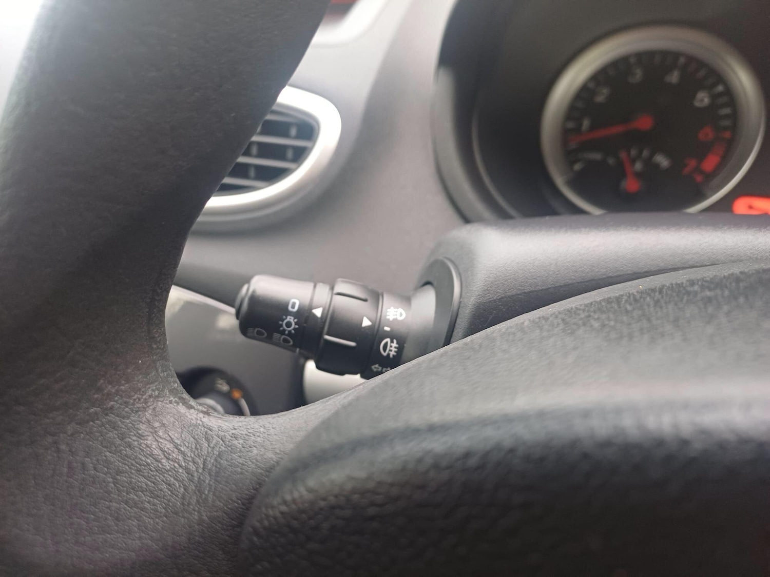 Used Renault Clio 2011 for sale - 76166421: Photo 14