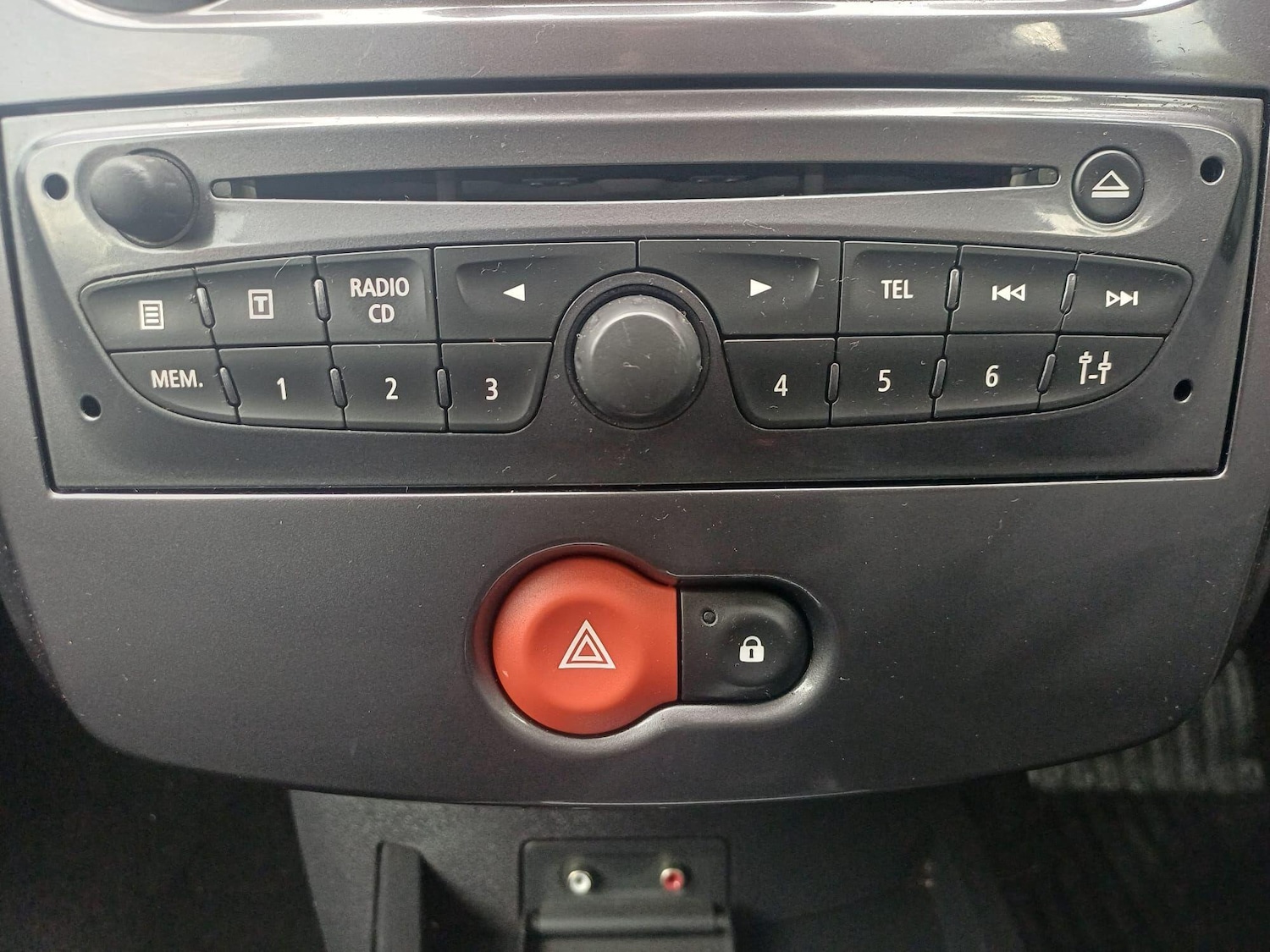 Used Renault Clio 2011 for sale - 76166421: Photo 19