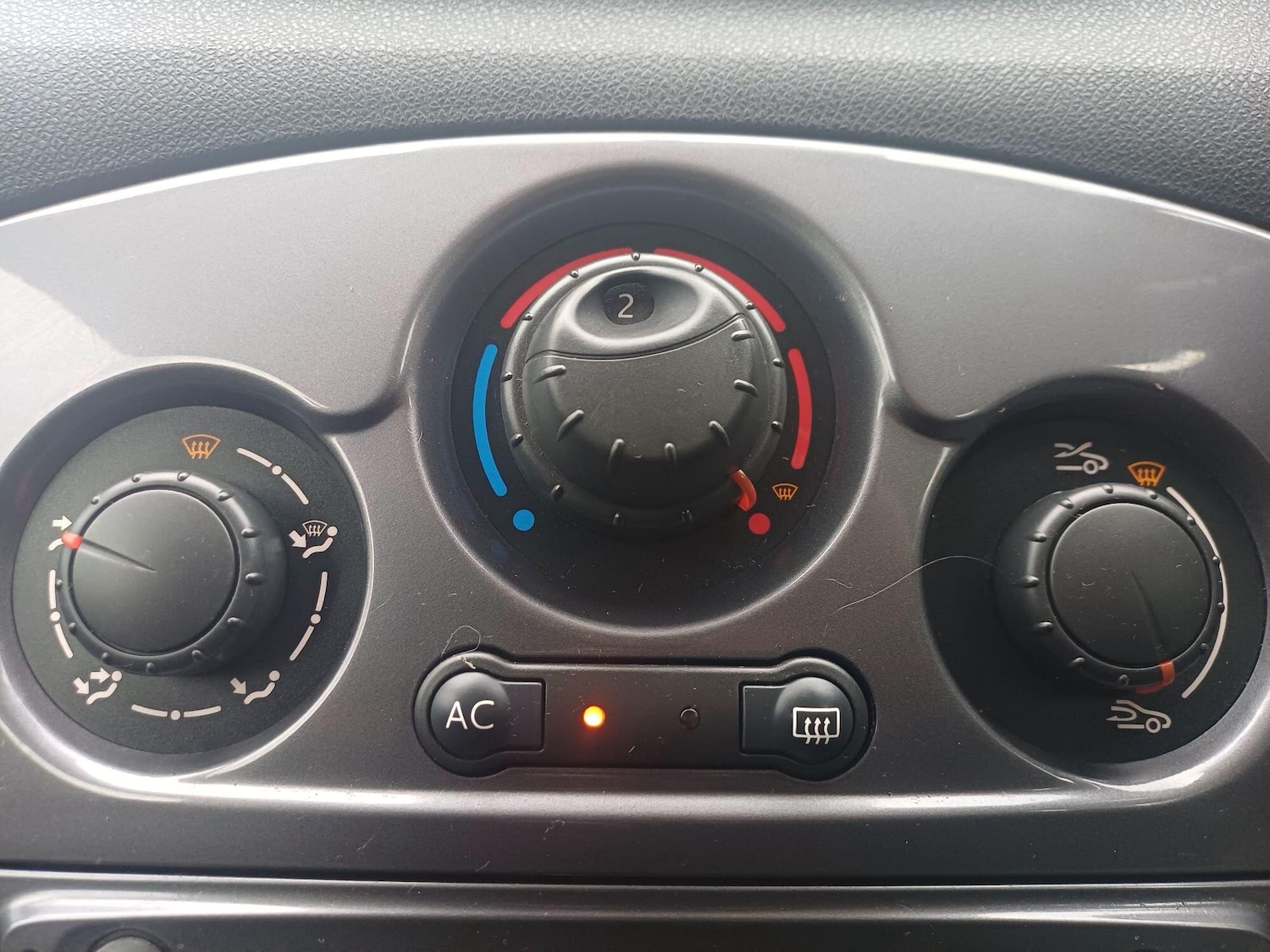 Used Renault Clio 2011 for sale - 76166421: Photo 24