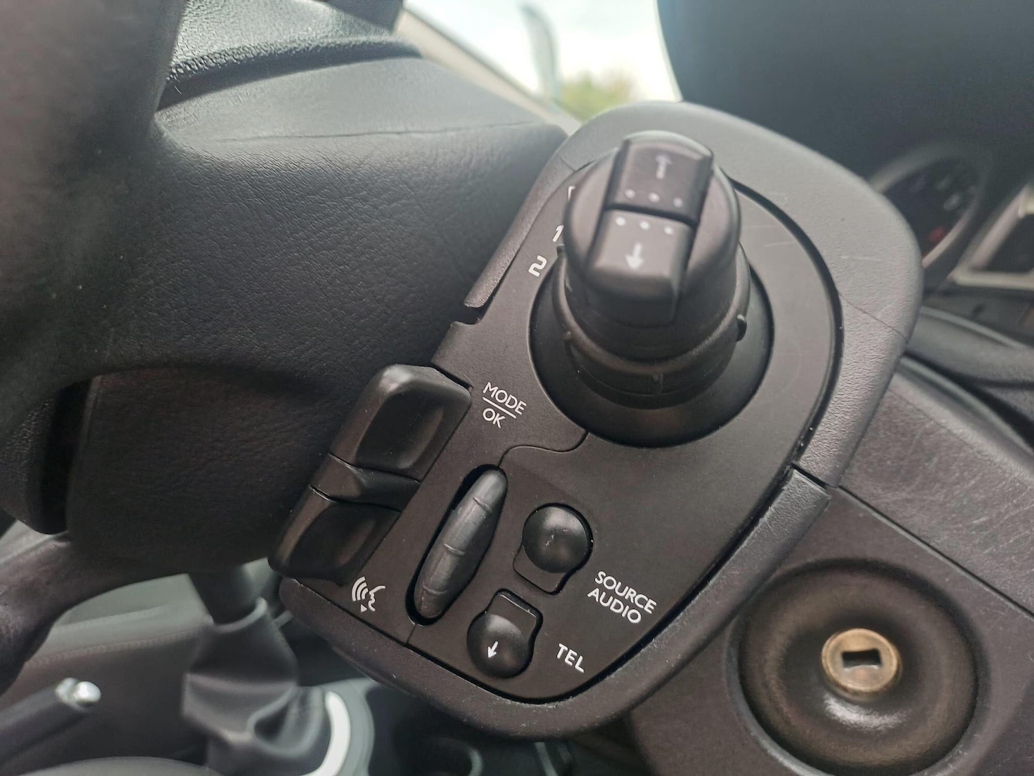 Used Renault Clio 2011 for sale - 76166421: Photo 9