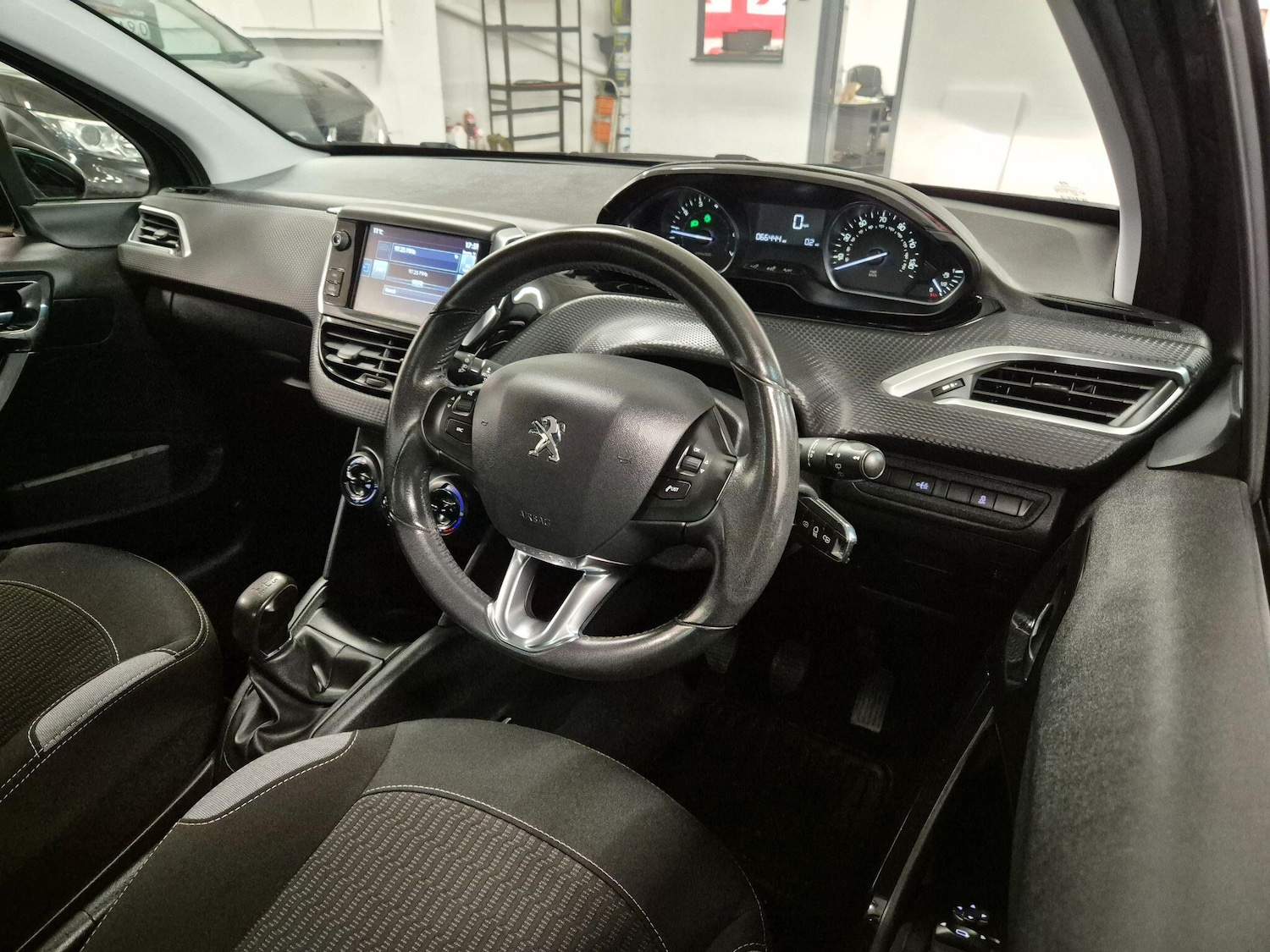 Used Peugeot 208 2016 for sale - 76786913: Photo 23