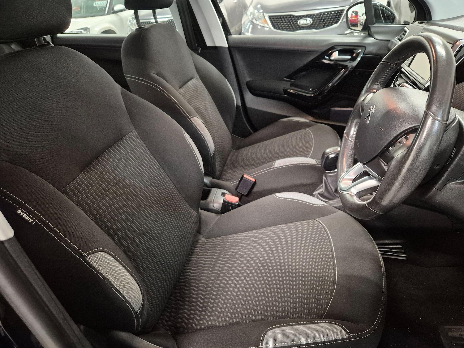 Used Peugeot 208 2016 for sale - 76786913: Photo 27