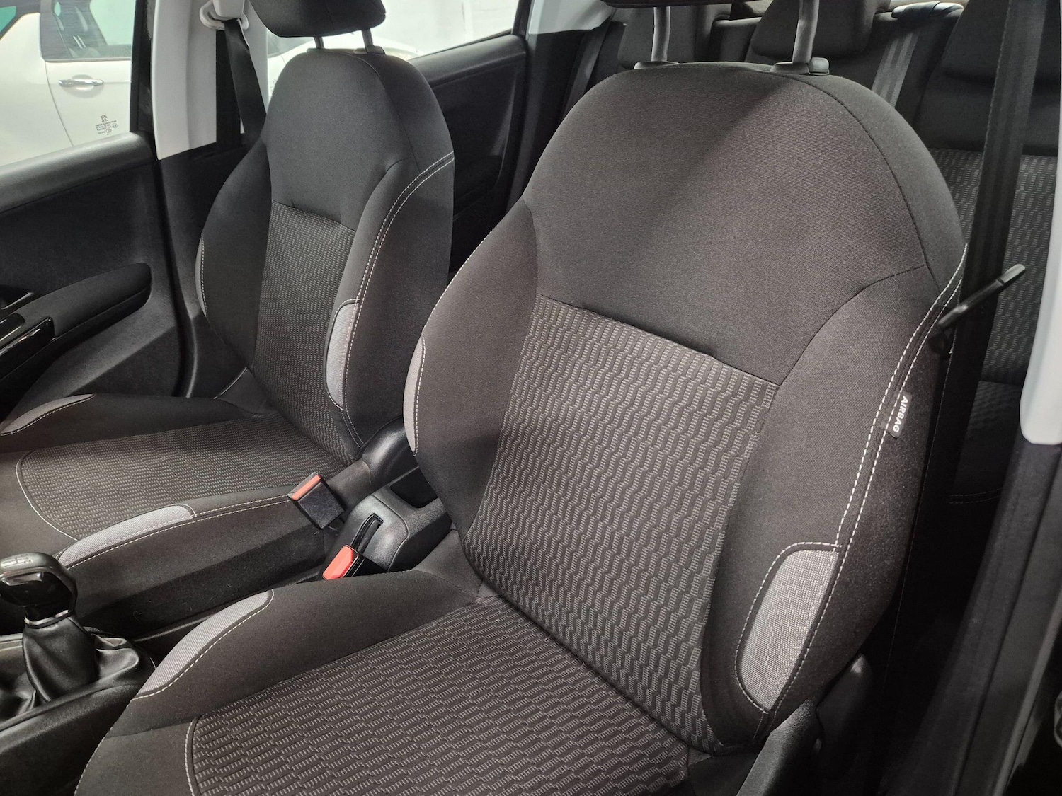 Used Peugeot 208 2016 for sale - 76786913: Photo 46