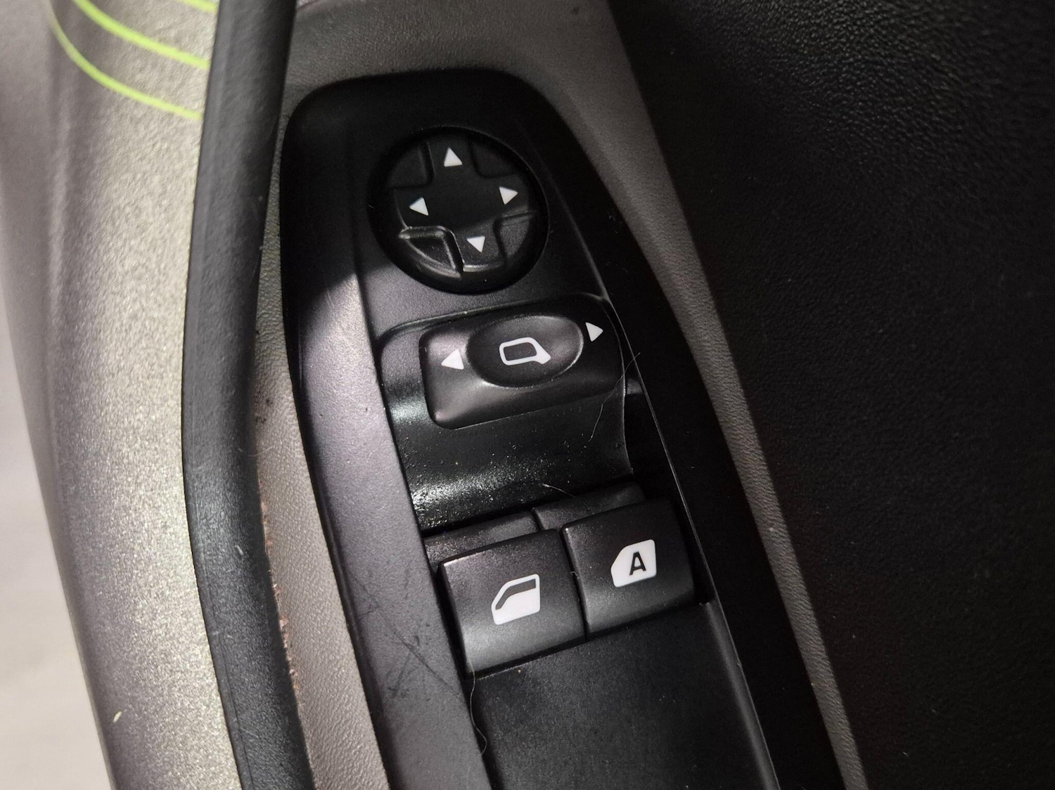 Used Peugeot 208 2016 for sale - 76786441: Photo 32