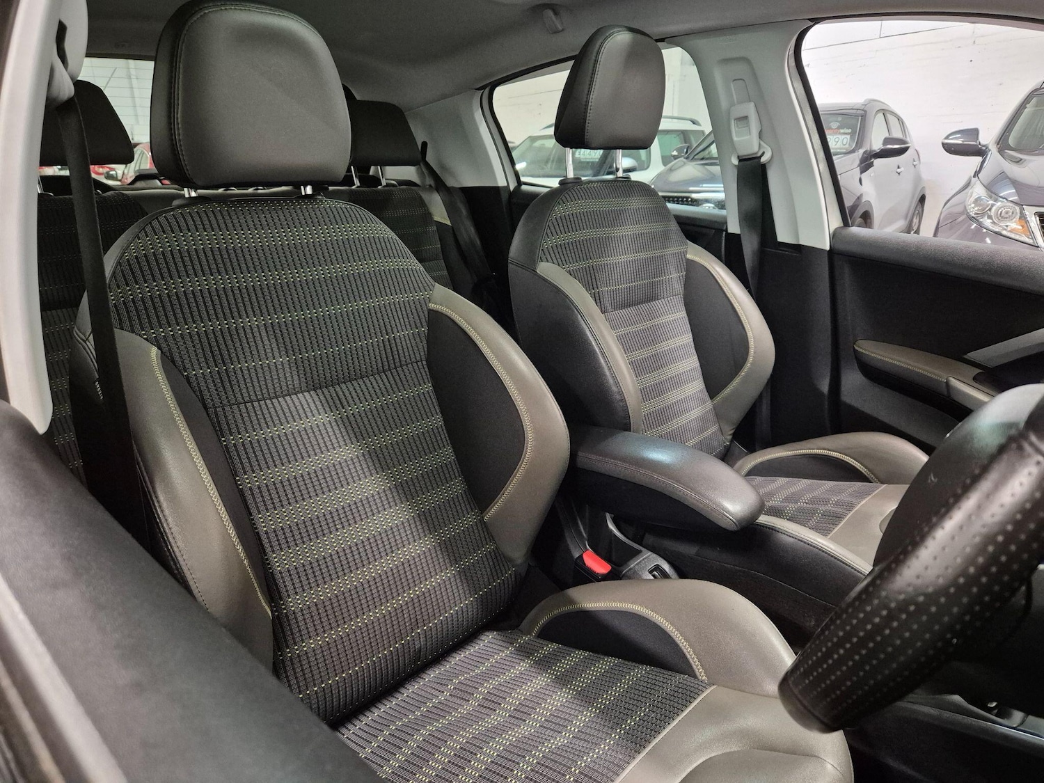 Used Peugeot 208 2016 for sale - 76786441: Photo 4