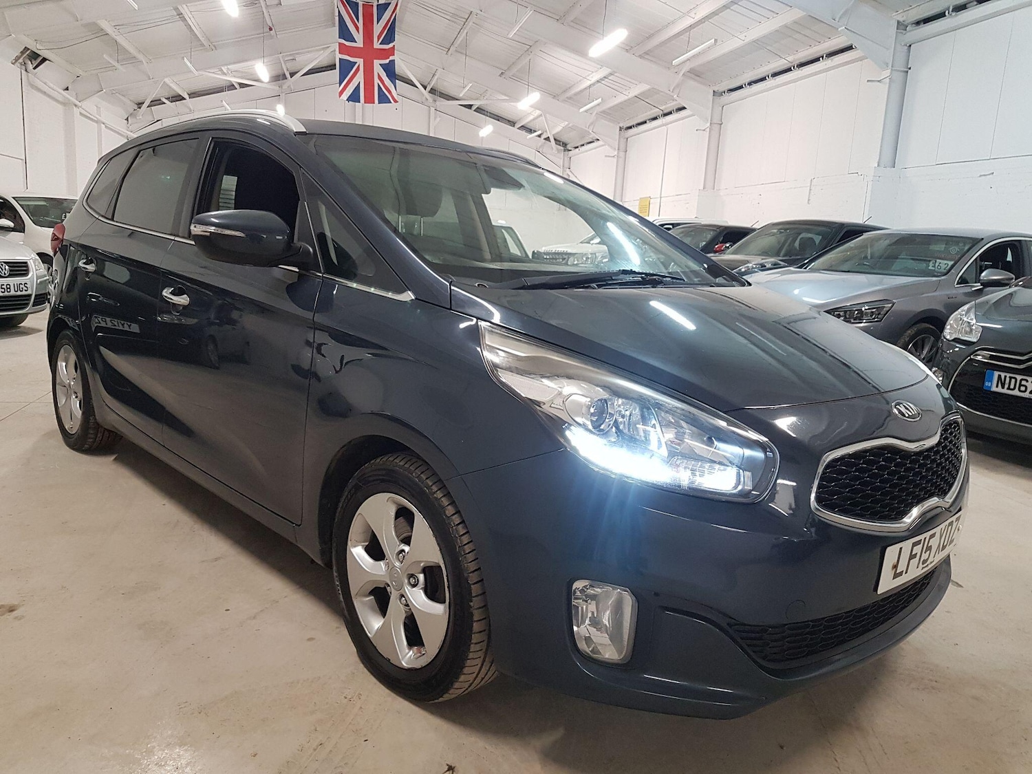 Used Kia Carens 2015 for sale - 76522063: Photo 1