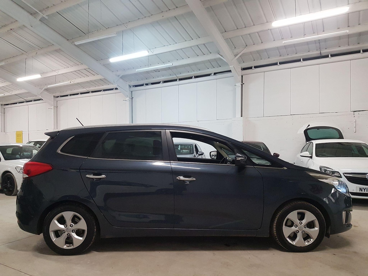 Used Kia Carens 2015 for sale - 76522063: Photo 10