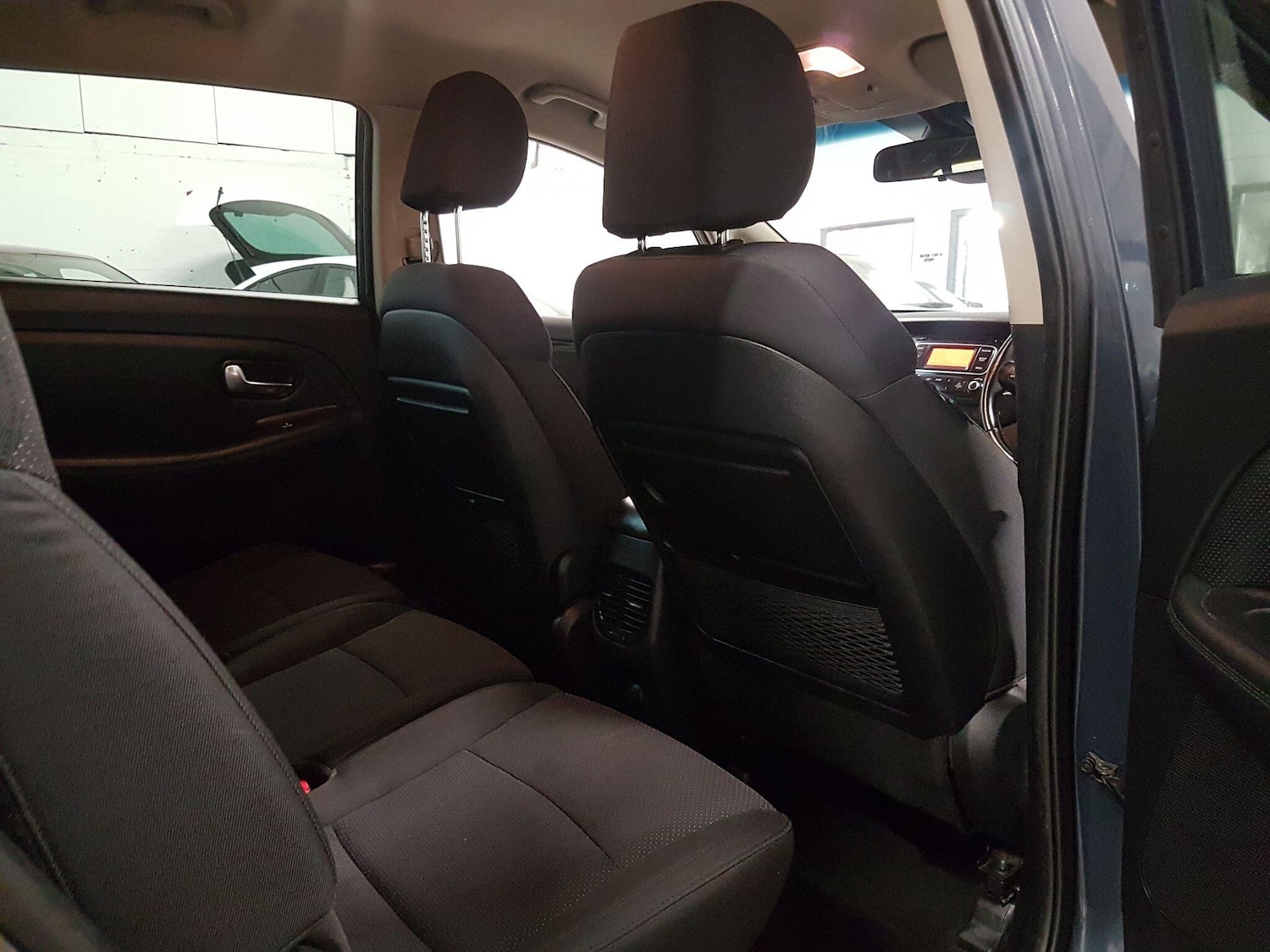 Used Kia Carens 2015 for sale - 76522063: Photo 18