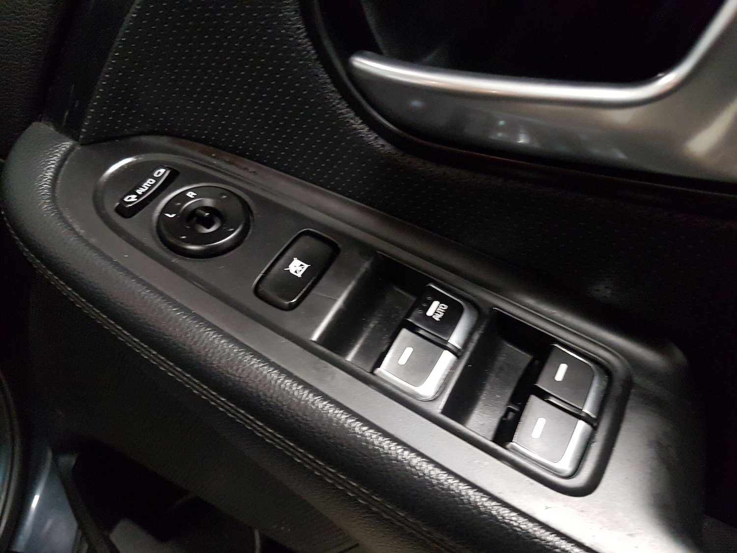 Used Kia Carens 2015 for sale - 76522063: Photo 20