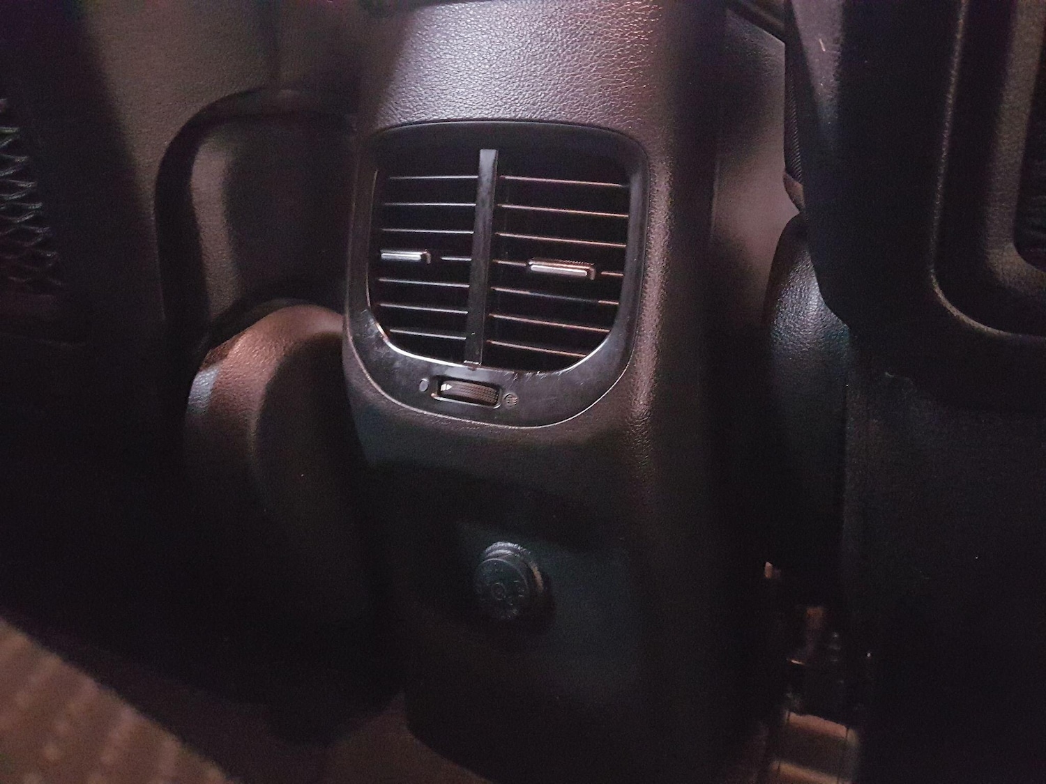 Used Kia Carens 2015 for sale - 76522063: Photo 23