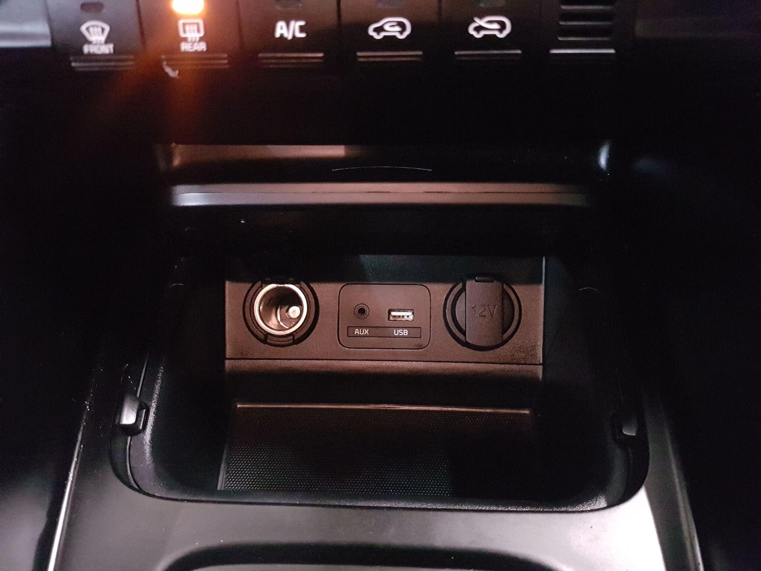 Used Kia Carens 2015 for sale - 76522063: Photo 25