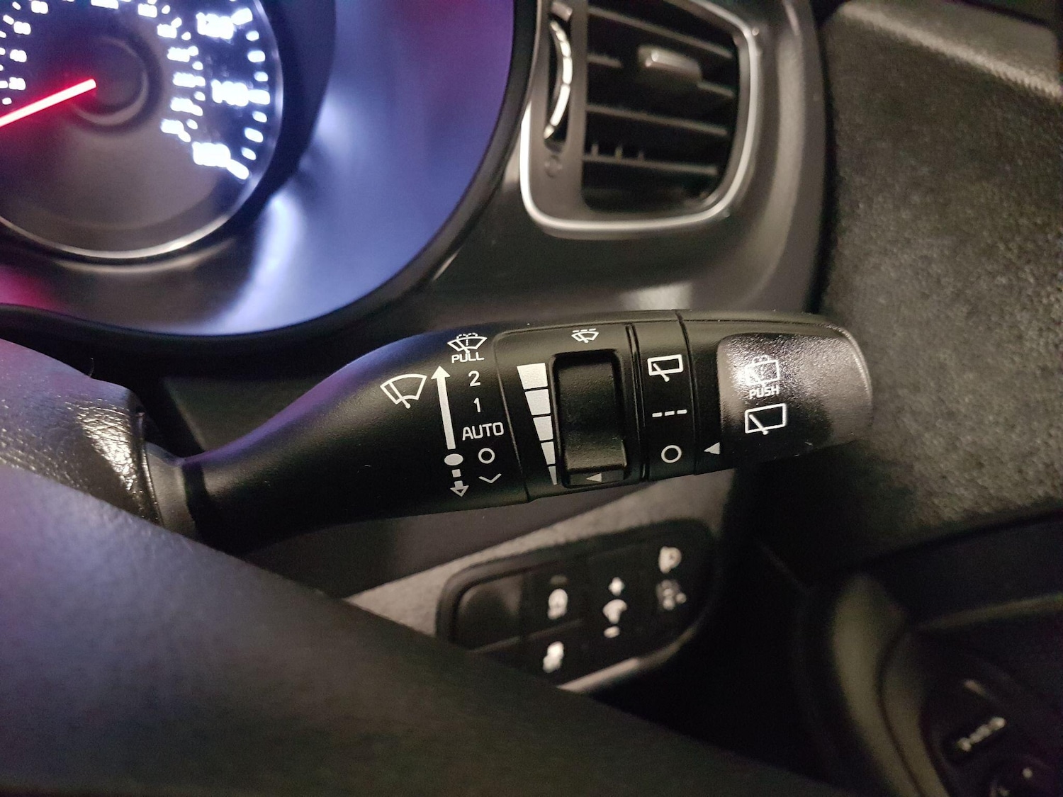 Used Kia Carens 2015 for sale - 76522063: Photo 26