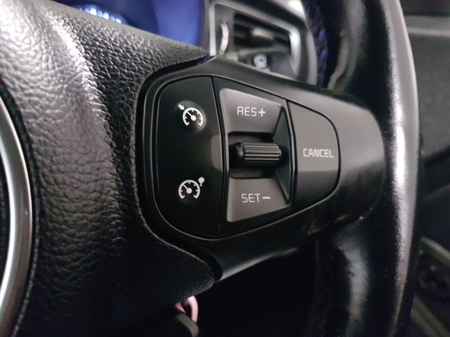 Used Kia Carens 2015 for sale - 76522063: Photo 28