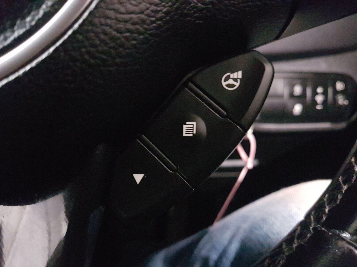 Used Kia Carens 2015 for sale - 76522063: Photo 31